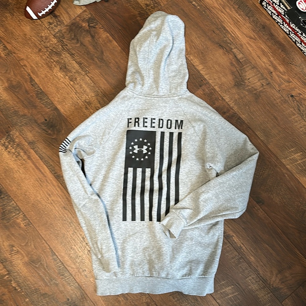 Under armour men’s small sweatshirt freedom
